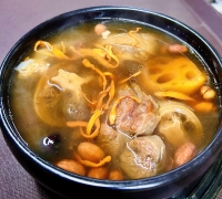Đuôi Bò Tiềm Củ Sen Đậu Phộng
